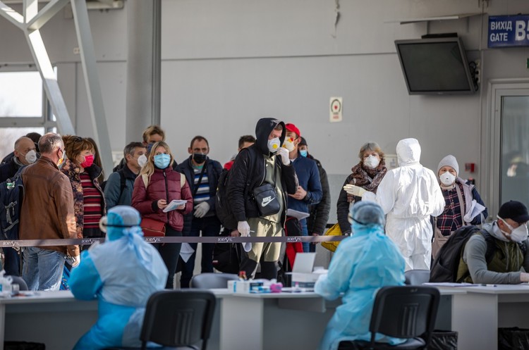 В Україну повернулись 13,5 тисяч громадян за минулу добу В Україну повернулись 13,5 тисяч громадян за минулу добу