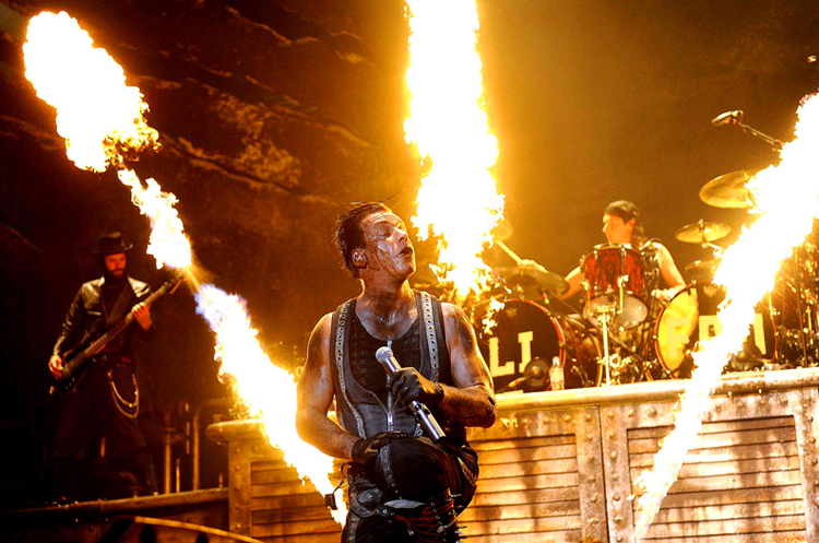 Тілль Ліндеман Фронтмена гурту Rammstein Тілля Ліндеманна екстрено госпіталізували через коронавірус