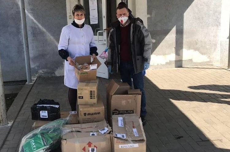 Фото facebook/@cadoganukraine Британська компанія придбала обладнання та засоби захисту для медиків на Львівщині