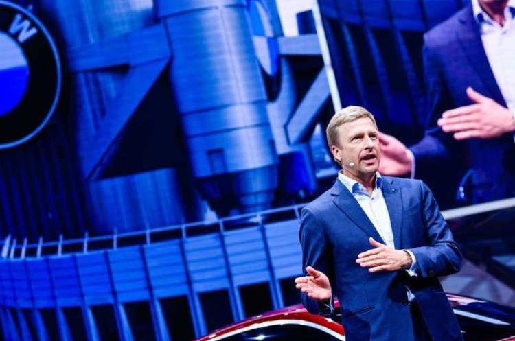 Олівер Ципс BMW замість автомобілів випускатиме медичні маски