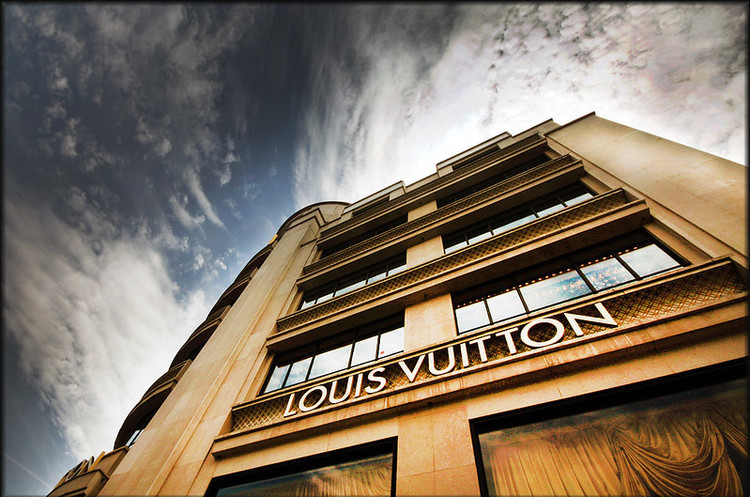 Louis Vuitton передасть лікарням Франції 261 апарат ШВЛ Louis Vuitton передасть лікарням Франції 261 апарат ШВЛ