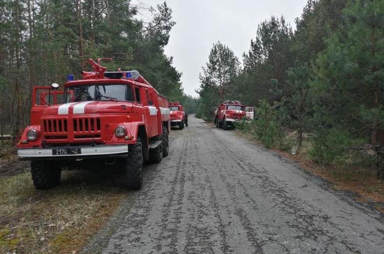 ДСНС продовжує ліквідацію лісових пожеж у Зоні відчуження ДСНС продовжує ліквідацію лісових пожеж у Зоні відчуження