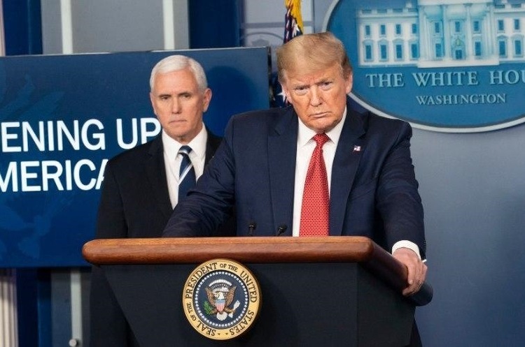 фото DR Трамп: «Найбільше людей від коронавірусу померло не в США, а у Китаї»