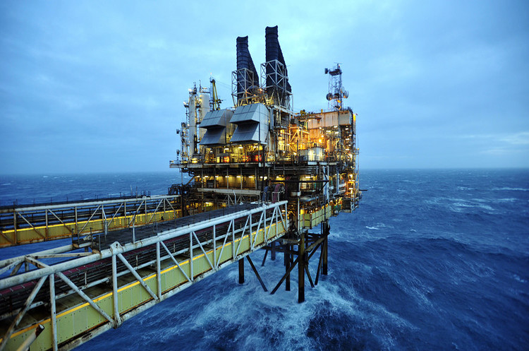 Ціна на нафту WTI вперше з 1999 року обвалилась нижче $15 за барель Ціна на нафту WTI вперше з 1999 року обвалилась нижче $15 за барель