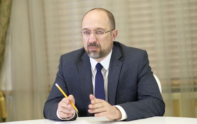 Денис Шмигаль Уряд відновить навчання в старших класах та відкриє готелі та спортзали після зниження відсотку виявлених випадків COVID-19 – Шмигаль