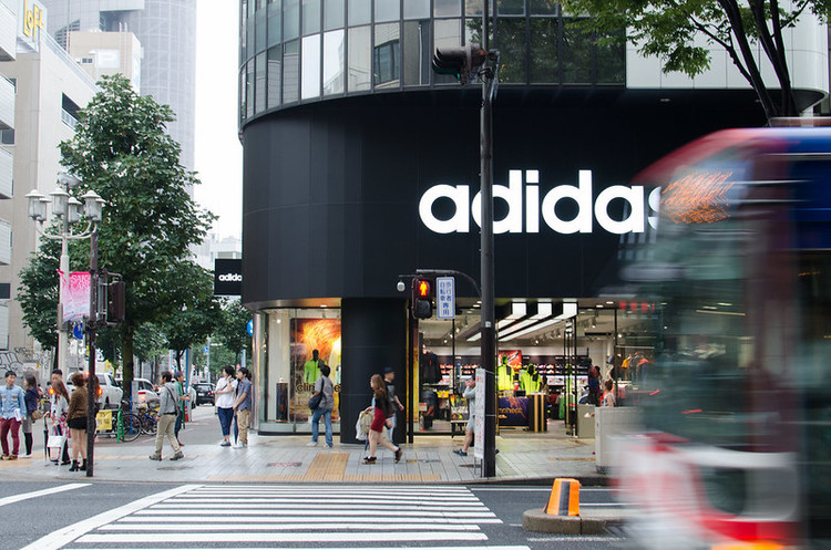 Квартальні прибутки Adidas обвалились на 93% Квартальні прибутки Adidas обвалились на 93%