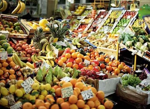 Кабмін почне поновлювати роботу продуктових ринків до кінця тижня Кабмін почне поновлювати роботу продуктових ринків до кінця тижня