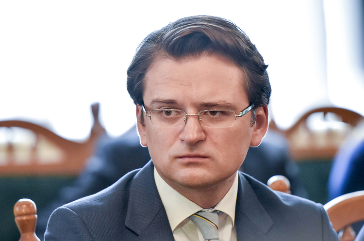 Дмитро Кулеба Кабмін тимчасово заборонив виїзд заробітчан за кордон – Кулеба