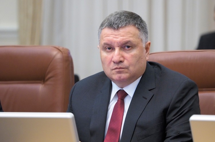 Арсен Аваков Аваков попередив про відповідальність за порушення карантину в гіпермаркетах та ресторанах