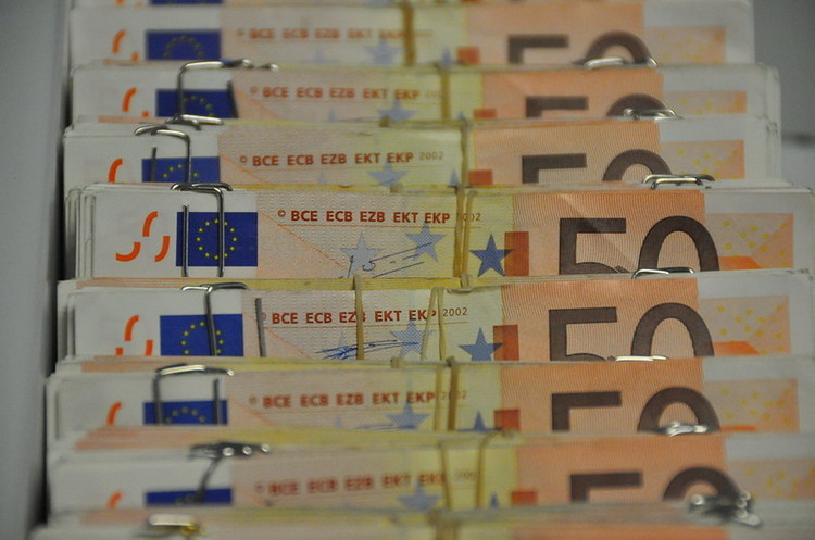 Рада ЄС погодила виділення Україні 1,2 млрд євро для подолання наслідків коронакризи Рада ЄС погодила виділення Україні 1,2 млрд євро для подолання наслідків коронакризи