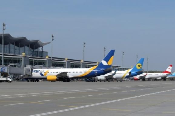 Уряд зменшив розмір відрахувань прибутку до держбюджету для аеропортів та «Енергоатому» до 30% Уряд зменшив розмір відрахувань прибутку до держбюджету для аеропортів та «Енергоатому» до 30%