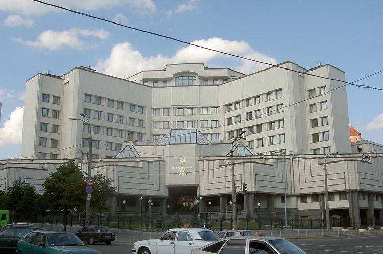 48 нардепів просять КС визнати закон про землю неконституційним 48 нардепів просять КС визнати закон про землю неконституційним