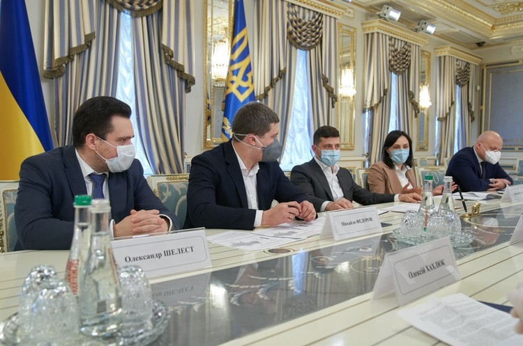 Зеленський вимагає прискорити покриття інтернетом всієї України Зеленський вимагає прискорити покриття інтернетом всієї України