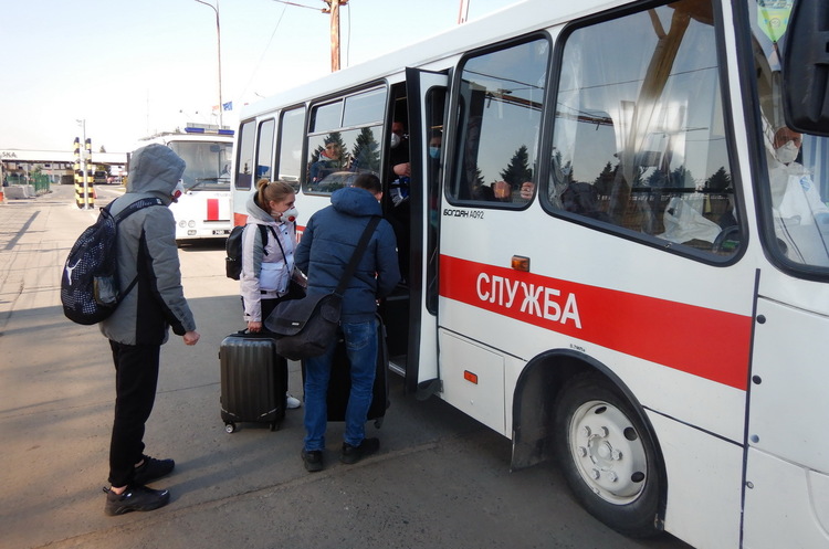 В Держприкордонслужбі розповіли, як та де можна перетнути кордон із Польщею В Держприкордонслужбі розповіли, як та де можна перетнути кордон із Польщею