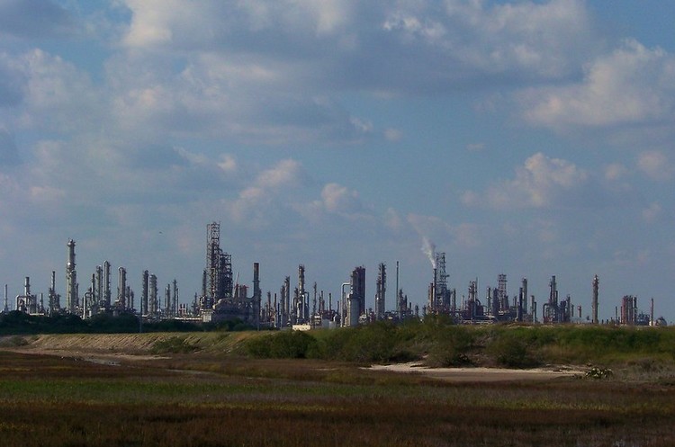 Криза на нафтовому ринку в РФ може спричинити зупинку російських НПЗ – експерти Криза на нафтовому ринку в РФ може спричинити зупинку російських НПЗ – експерти