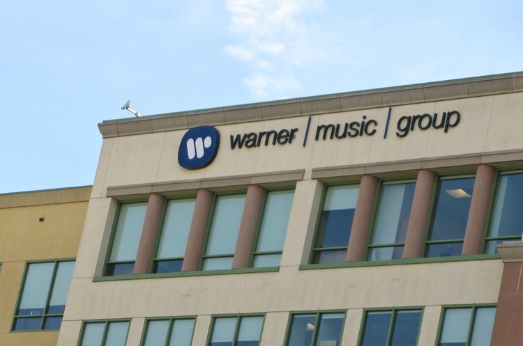 Warner Music Group розраховує залучити під час ІРО майже $2 млрд Warner Music Group розраховує залучити під час ІРО майже $2 млрд