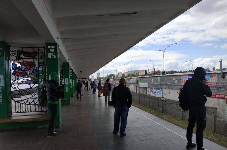 У Києві замінували міст Метро, мінера затримали (ВІДЕО) У Києві замінували міст Метро, мінера затримали (ВІДЕО)