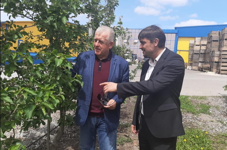 Фото: фейсбук Тернопільської ОДА Фермерське господарство «Гадз» планує у квітні-2021 розпочати виробництво соків та дитячого харчування