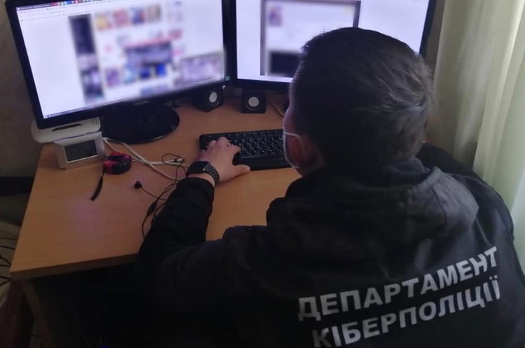 Кіберполіція викрила незаконну перереєстрацію майна держреєстратором на Закарпатті Кіберполіція викрила незаконну перереєстрацію майна держреєстратором на Закарпатті