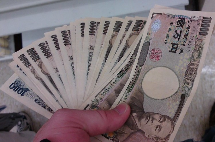 Японія виділить рекордні $298 млрд для боротьби з коронакризою