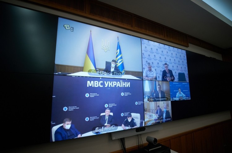 Нацполіція буде перевіряти габаритно-вагові норми на дорогах – Зеленський Нацполіція буде перевіряти габаритно-вагові норми на дорогах – Зеленський