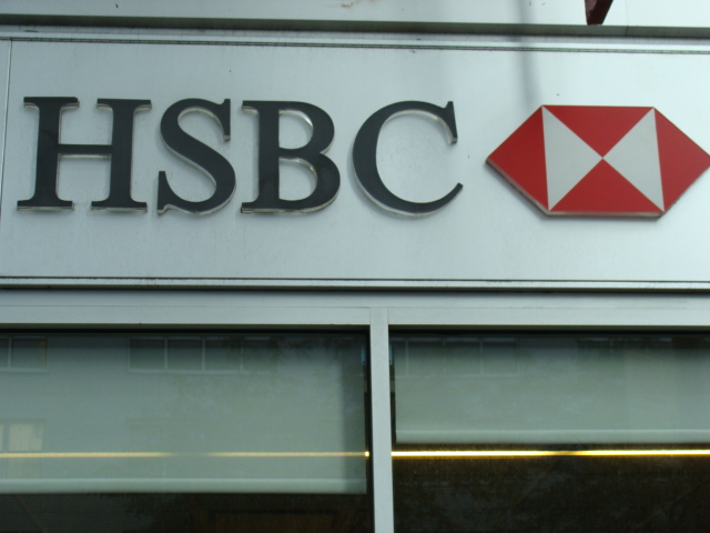 HSBC довелось повернутись до скорочення 35 000 робочих місць HSBC довелось повернутись до скорочення 35 000 робочих місць