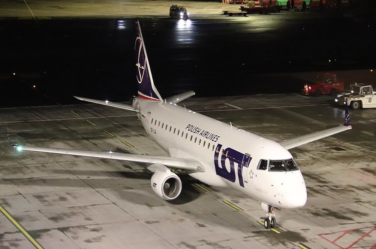 Польська LOT в липні відновить перельоти в Київ Польська LOT в липні відновить перельоти в Київ