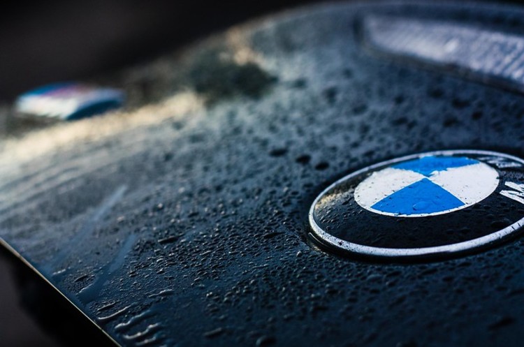 BMW і Mercedes призупинили спільну роботу над технологіями для автономних авто BMW і Mercedes призупинили спільну роботу над технологіями для автономних авто