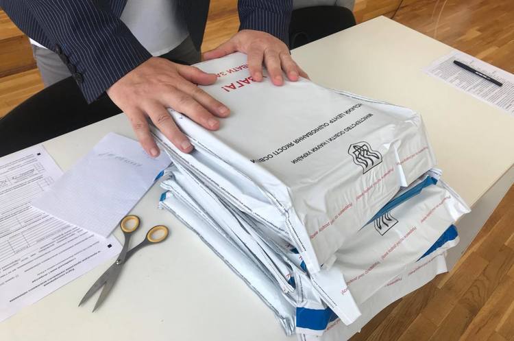 Зеленський звільнив випускників від обов’язкової ДПА, ЗНО буде Зеленський звільнив випускників від обов’язкової ДПА, ЗНО буде
