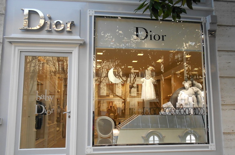 Dior повертає модні покази, однак без першого ряду глядачів Dior повертає модні покази, однак без першого ряду глядачів