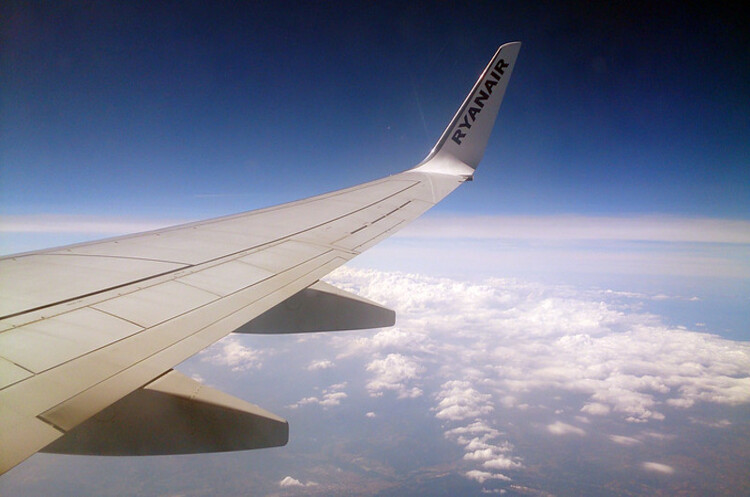Ryanair скоротить 3500 робочих місць, якщо персонал не погодиться на скорочення зарплатні Ryanair скоротить 3500 робочих місць, якщо персонал не погодиться на скорочення зарплатні
