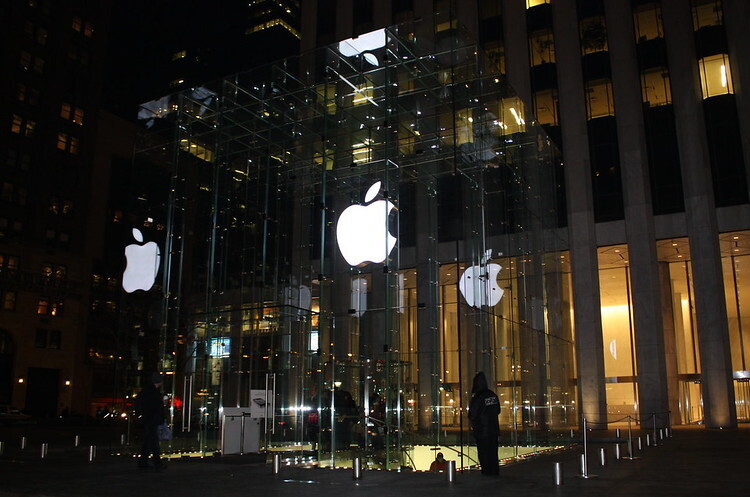 Apple повторно закриє 30 своїх магазинів у США Apple повторно закриє 30 своїх магазинів у США