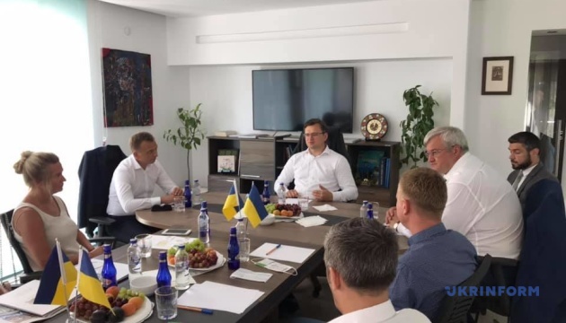 Дмитро Кулеба зустрівся з українськими бізнесменами в Туреччині Дмитро Кулеба зустрівся з українськими бізнесменами в Туреччині