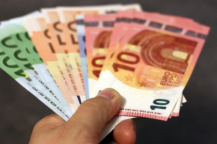 ЄІБ може виділити Україні 340 млн євро на відновлення будівель і доріг ЄІБ може виділити Україні 340 млн євро на відновлення будівель і доріг