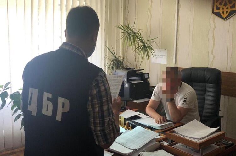 Експрикордонника підозрюють у незаконному пропуску Порошенка за кордон Експрикордонника підозрюють у незаконному пропуску Порошенка за кордон