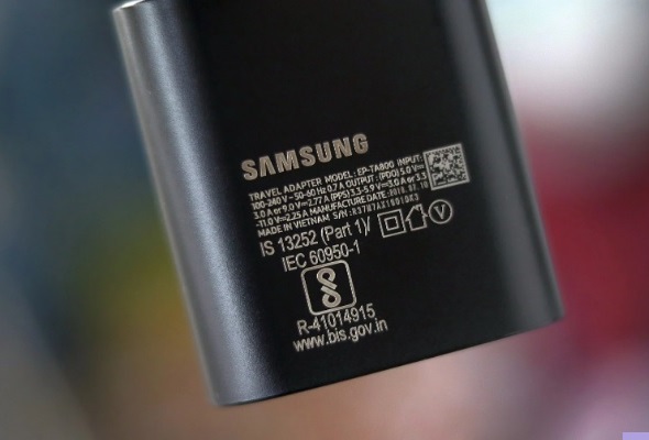 фото DR Samsung слідом за Apple може припинити комплектувати телефони зарядними пристроями