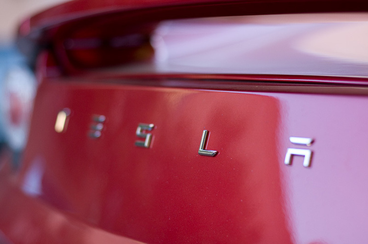 Суд у ФРН заборонив рекламу Tesla, в якій її авто можуть їздити без втручання людини Суд у ФРН заборонив рекламу Tesla, в якій її авто можуть їздити без втручання людини