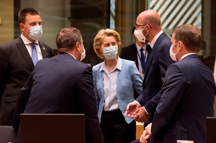 фото Twitter Ursula von der Leyen Глави країн Євросоюзу на саміті досягли згоди про бюджет і антикризовий фонд допомоги