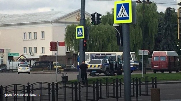 Луцького терориста нейтралізували та затримали (ВІДЕО) Луцького терориста нейтралізували та затримали (ВІДЕО)