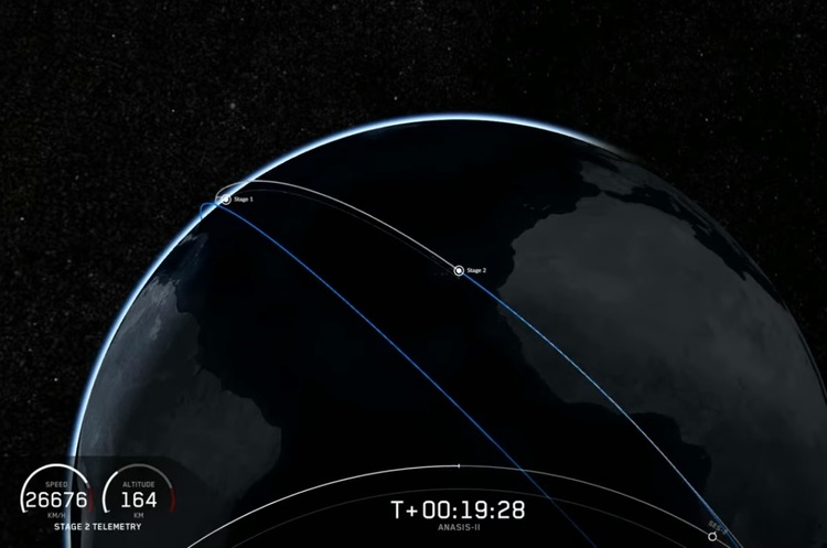 фото SpaceX SpaceX успішно повернула на Землю дві половини обтічника і ступінь ракети Falcon 9