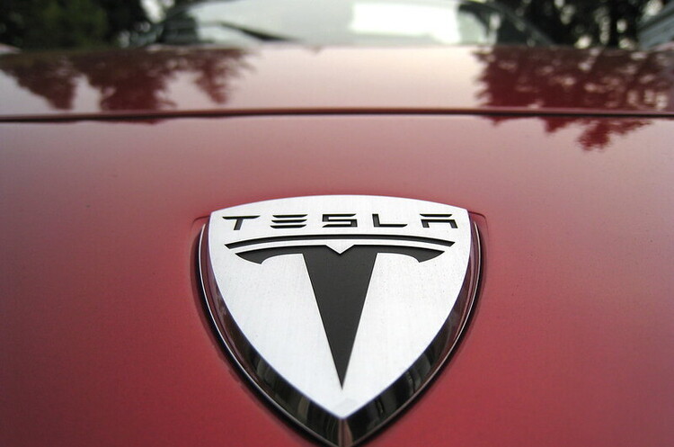 Tesla вперше отримала прибуток четвертий квартал поспіль.