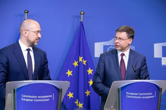 Єврокомісія: Київ може виконати вимоги отримання 600 млн євро вже до кінця року Єврокомісія: Київ може виконати вимоги отримання 600 млн євро вже до кінця року