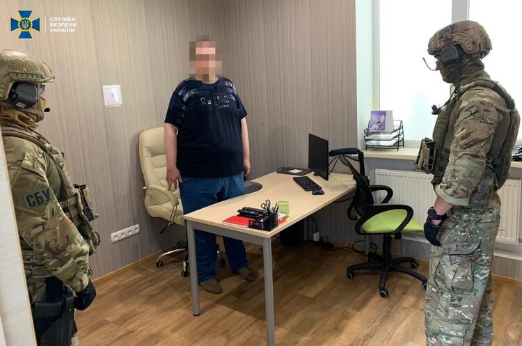У Харкові банда «вибивала» гроші з бізнесменів, вдаючи співробітників СБУ У Харкові банда «вибивала» гроші з бізнесменів, вдаючи співробітників СБУ