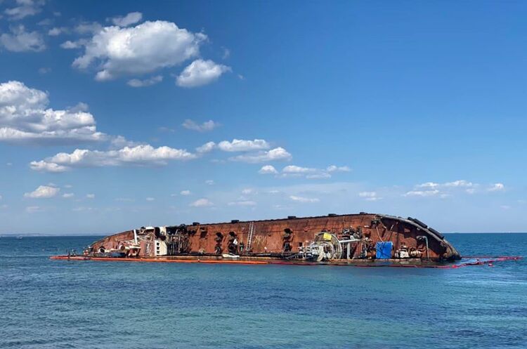 фото DR Спроба підняти затонулий танкер «Делфі» виявилася невдалою, влада розробляє новий план