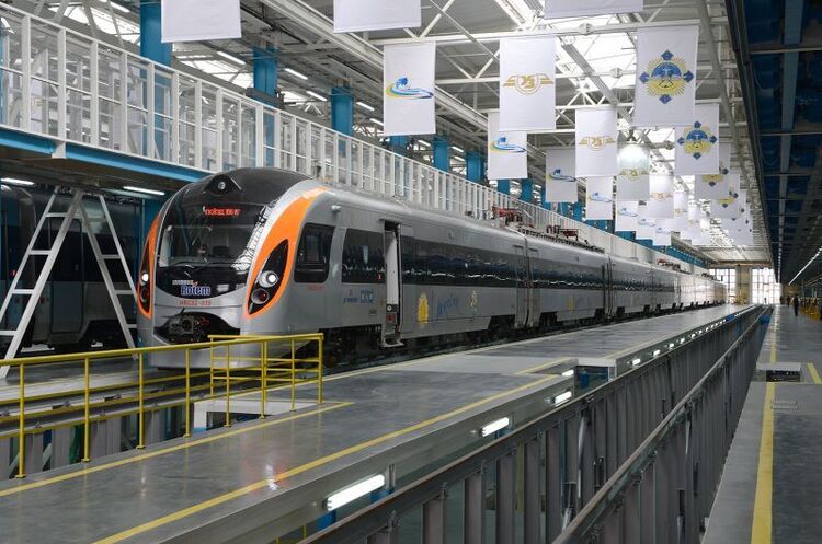 «Укрзалізниця» реструктуризувала свій борг перед українською філією «Сбербанку» «Укрзалізниця» реструктуризувала свій борг перед українською філією «Сбербанку»