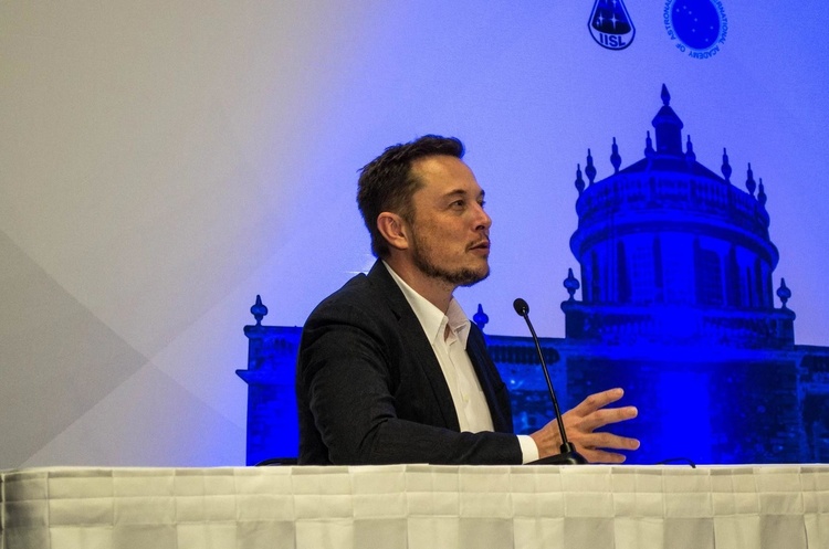 Ілон Маск Tesla готова постачати свої батареї конкурентам