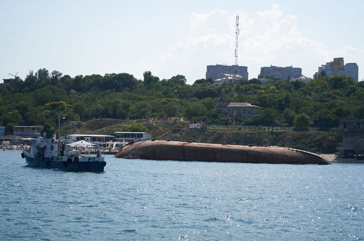 Адміністрація морпортів оголосила конкурс на підйом танкера «Делфі» Адміністрація морпортів оголосила конкурс на підйом танкера «Делфі»