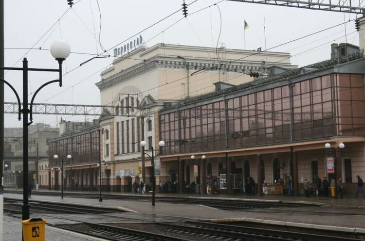 Від сьогодні «Укрзалізниця» скасовує зупинки низки поїздів у Луцьку та Тернополі Від сьогодні «Укрзалізниця» скасовує зупинки низки поїздів у Луцьку та Тернополі