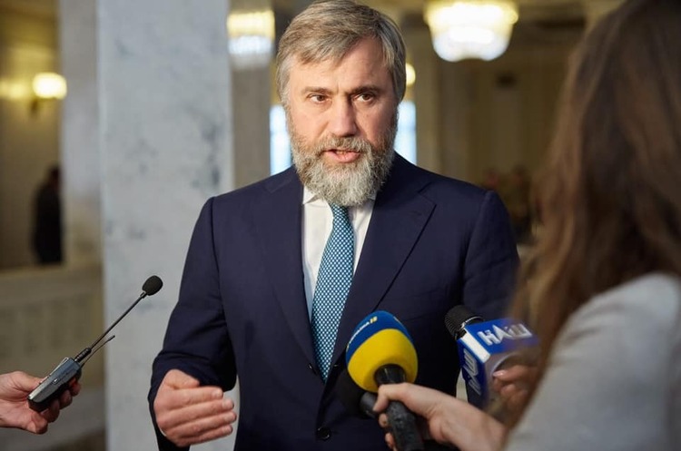 Бізнесмен, очільник фракції «Опозиційний блок» Вадим Новинський НАБУ підозрює, що компанія Новинського завдала державі збитків в майже 200 млн грн
