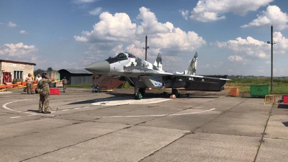 Львівський авіаремонтний завод передав військовим модернізований винищувач Львівський авіаремонтний завод передав військовим модернізований винищувач